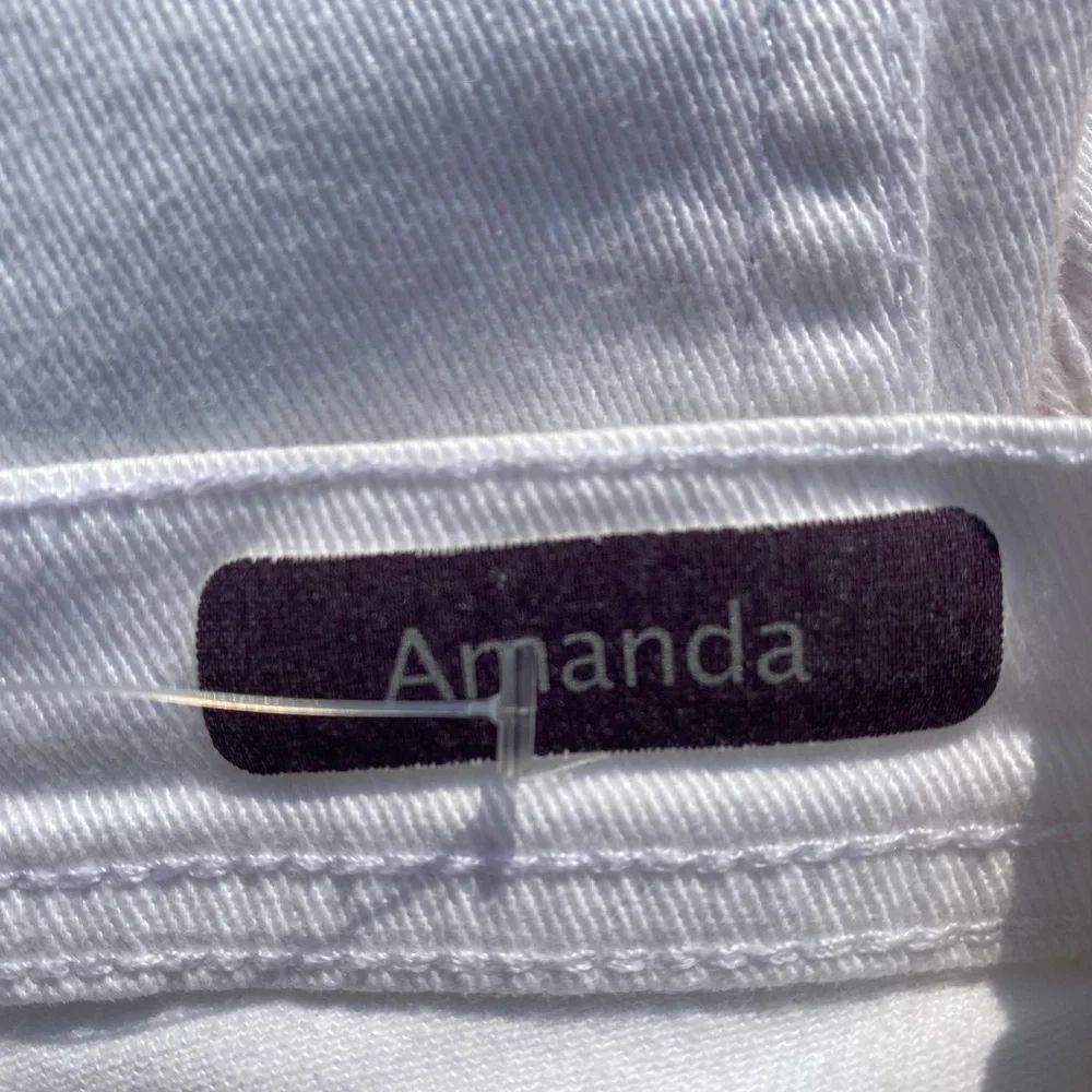 GLORIA VANDERBILT White (AMANDA) Straight-Leg Cropped Jeans, Size: 8 (see meas.)